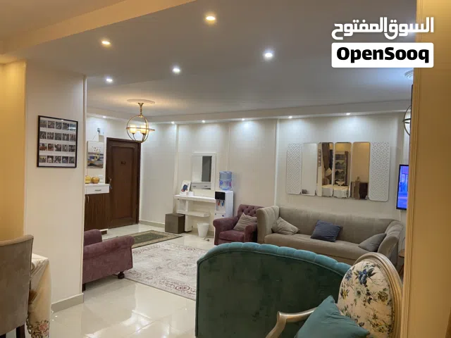 شقة 200م للبيع بالهرم الليبيني 3 غرف وريسبشن L و3 حمامات تشطيب كامل – الدور الرابع بأسانسير