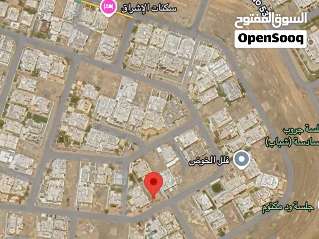 انا المالك، ارض سكنية بالخوض السادسة مساحة 630 متر تبعد امتار بسيطة فقط عن جامع الباسط