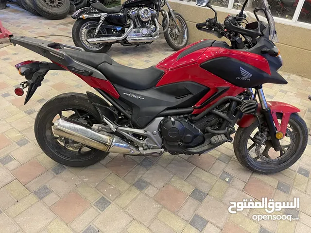 هوندا nc700 موديل 2014لون احمر وارد هونداnc700 موديل 2013 لون سلفر خليجيه