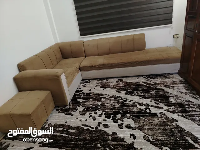 كورنر حرف L بحالة جيدة
