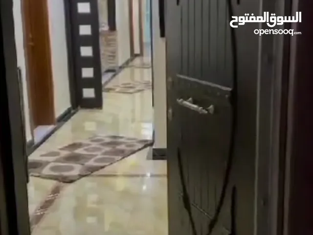 شقة كبيره للبيع حي الزهور