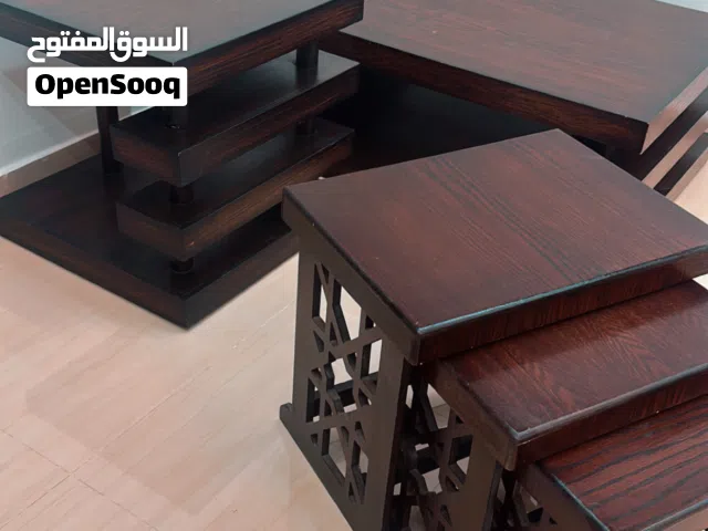 طاولة وسط + طاولة جانبية مع طقم طاولات سيرفس هدية – خشب زان أصلي – بحالة الوكالة