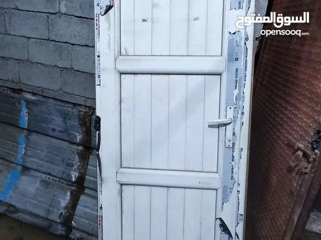 باب حمام بلاستك مستخدم