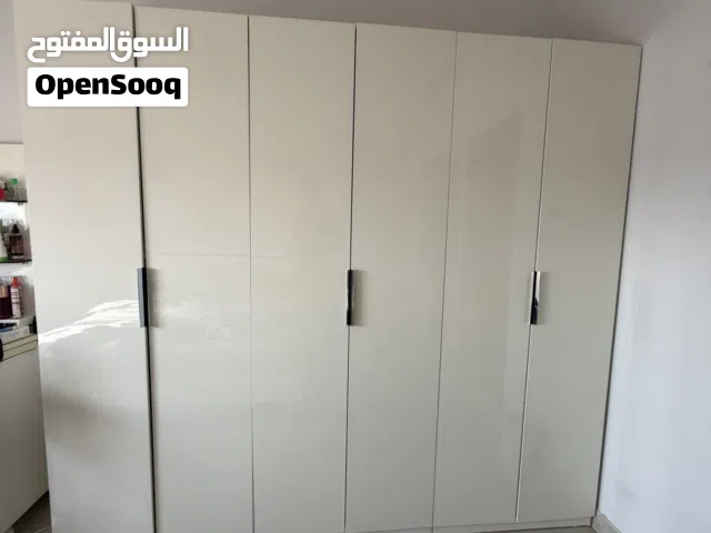 خزانة للملابس