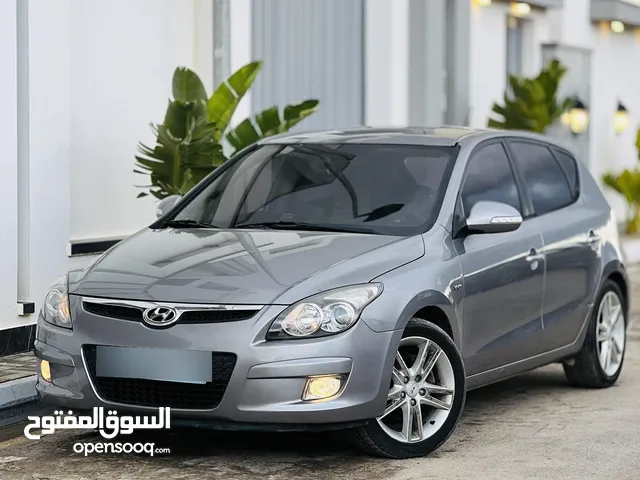 I30 سياره درجة اوله بلون مميز