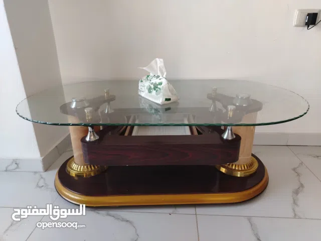 طربيزات عدد 3  الوسط كبيره والجانبيات عدد2 سكريت ورجام وخشب ماليزي بحالة ممتازه للبيع