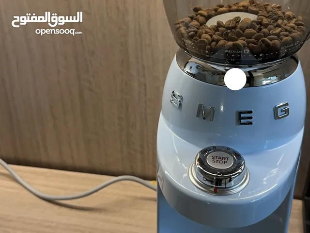 ماكينة قهوة و ماكينة طحن القهوة، smeg coffee machine and coffee grinder