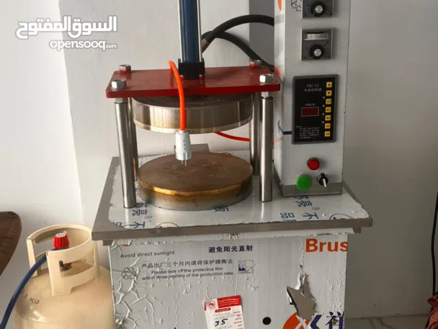 السلام عليكم متوفر ماكينه خبزه التورتيلا والماكينه الدير في الفطيره والبوريك والخبزه التورتي