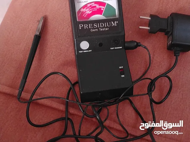 جهاز فحص الأحجار الكريمه شبه جديد للبيع بسعر حرق 100 دينار
