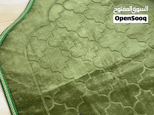 سجاد صلاة مخمل فاخر بأسعار خاصة للتوزيعات الخيرية