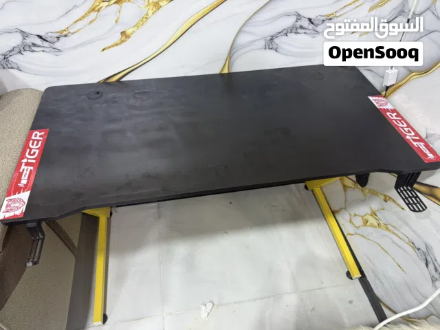 ميز كاربون فايبر