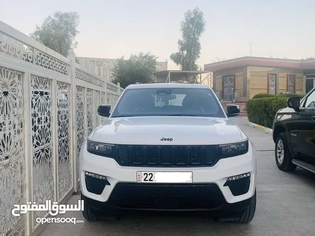 جيب كراند شيروكي التيود بلاك ادشن 2022 خمسه راكب خليجيه للبيع فول موصفات 4x4