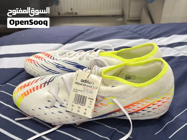 حذاء كرة قدم جديد لم يستخدم ماركة adidas نمرة 48 السعر قابل ل تفاوض