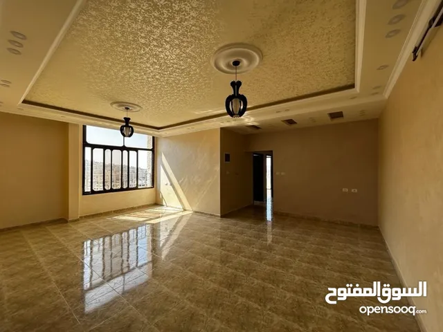 شقة للبيع مع إطلالة مميزة