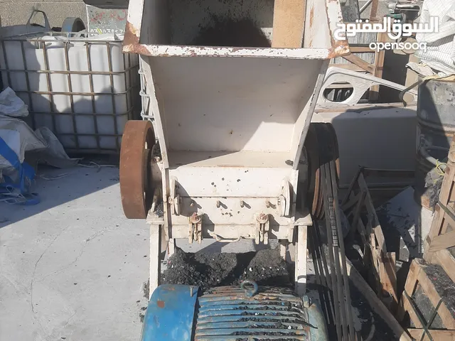 Plastic crushing machine