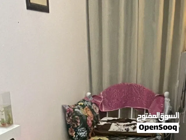 دولاب وسرير وكمودينو استعمال خفيف