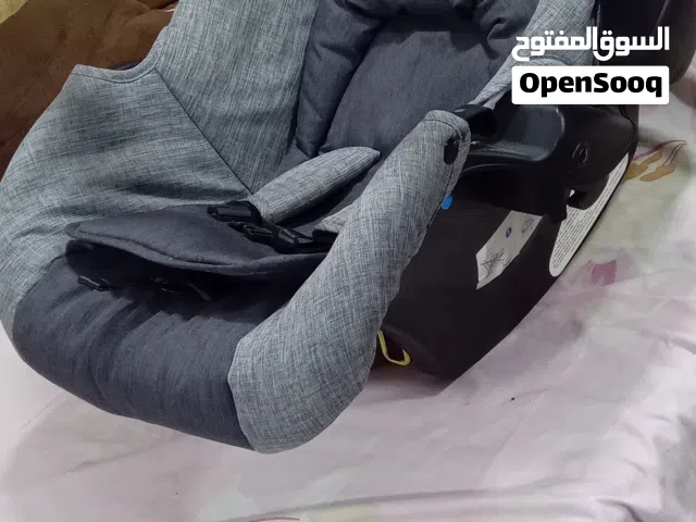 مقعد اطفال محمول .. للحمل وللسياره .. بحاله ممتازه