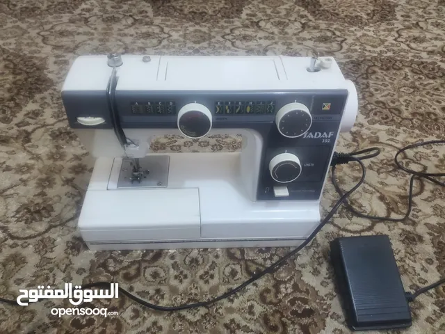 للبيع مكينه خياطه اصلي كبيره سعره جديد 65 دينار نفس جديد