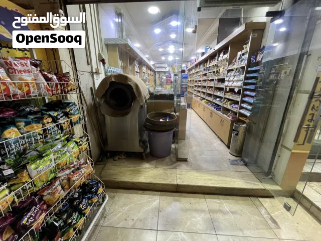 محل للايجار و المعدات للبيع لعدم التفرغ