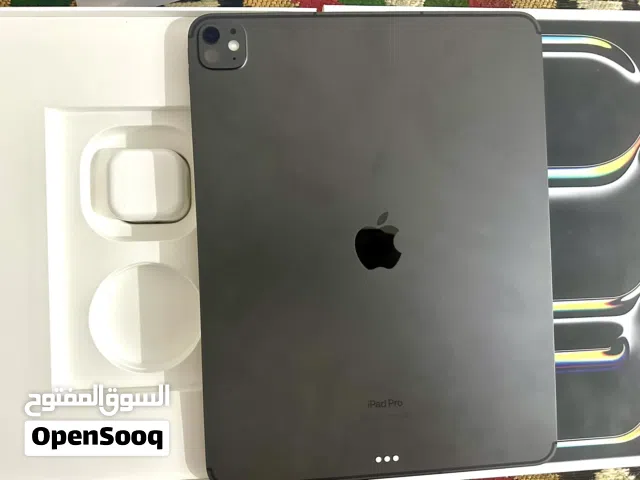 iPad Pro  13 inch m4 256 جيجا  بيدعم   شريحه   نضيف جداااا بطاريه   100  مشحون  3 مرات فقط
