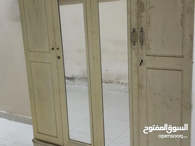 Big wooden cupboard with 4 doors and 2 miirors for sale in khaitan