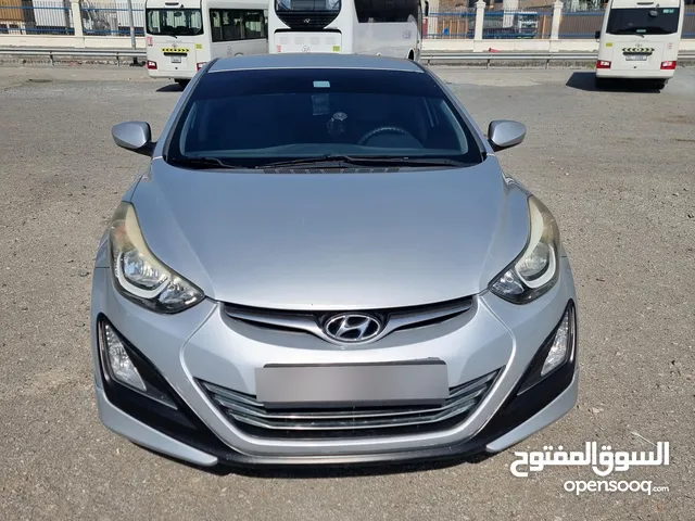 hyundai Elantra 2016 gcc specs 4 seater best family car best average and best car of all time