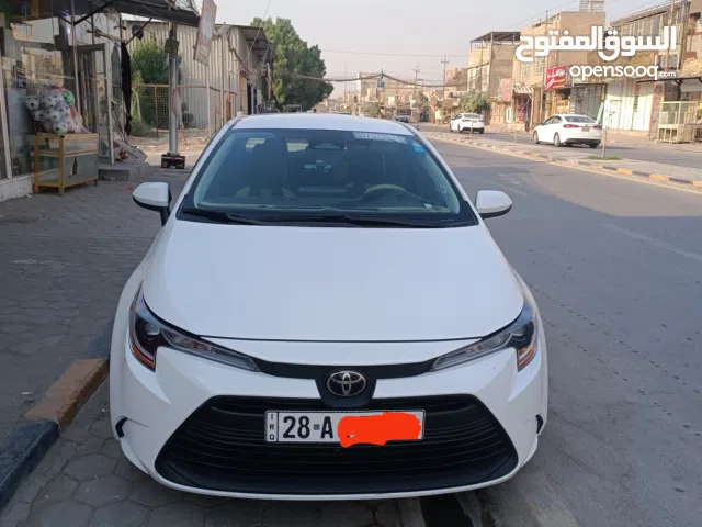 تيويتا كورلا ابيض موديل 24 ماشية 18 الف كيلو
