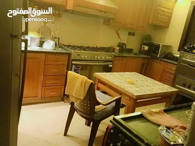 للبيع فى مدينه نصر ش عبد الله العربى الرئيسى 200م
