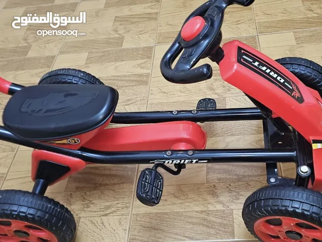 عربة اطفال بدالات (بدون بطارية ) رياضية تصميم انيق ومتين بسعر من 30 الى 24 دينار فقط