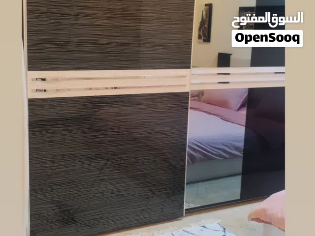 غرفه نوم مستعمل للبيع خشب HDF باب اول ثقيل .تتكون من  6 قطع بحاله جيده