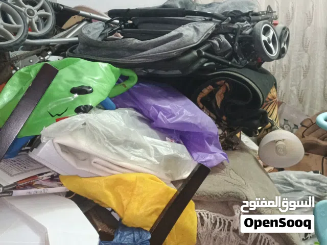 اشياء منوعه. العاب اطفال وملابس عشوائيه سجاد عربات وكراسي اطفال