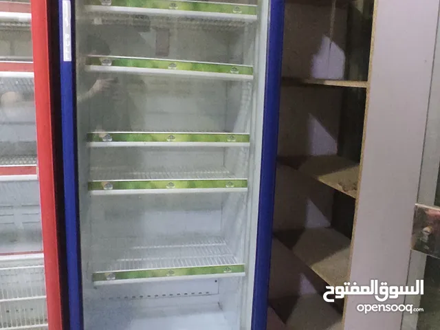 ثلاجتين عرض واحده للعصائر بيبتي والثانية للحاجه السقعه كوكاكولا