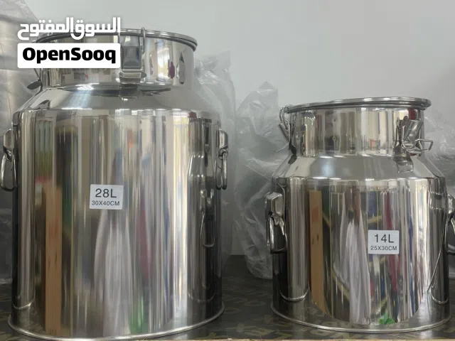 تخفيضات / خزانات الحليب لنقل وحفظ مصنوع من الستيل صناعة ممتازة ويحتوي الخزان على ربل