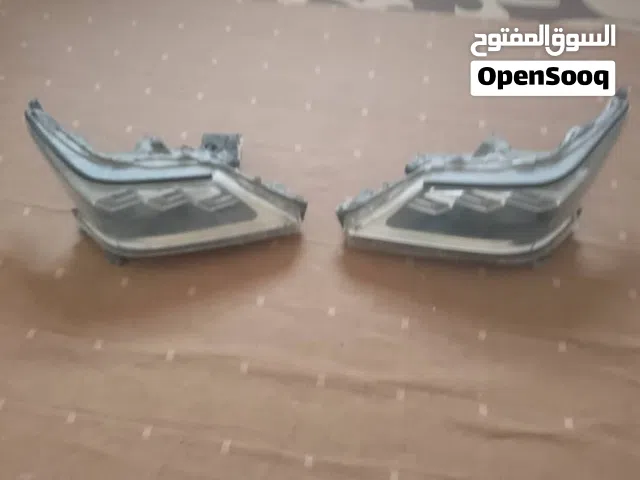للبيع طقم إضاءة أمامية (يمين ويسار) لسيارة لكزس LX 570 مستعملة يركب من موديل 2016 - 2022