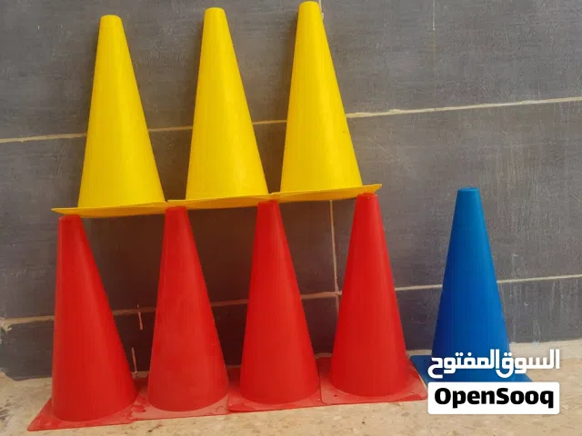 قموع كرة قدم كبير وصغير بسعر طري