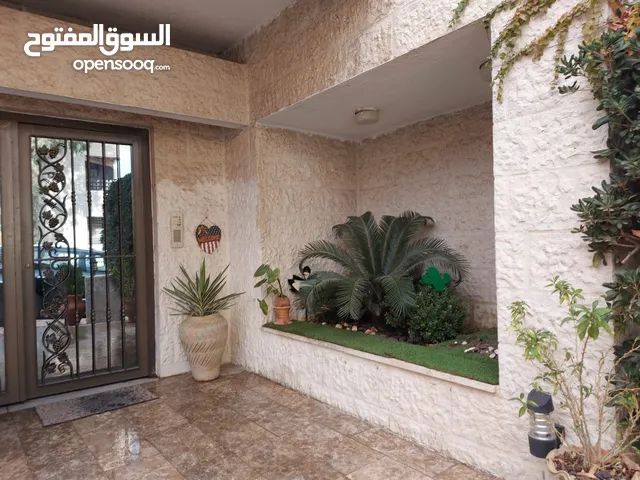 270 m2 More than 6 bedrooms Apartments for Sale in Amman Um Uthaiena