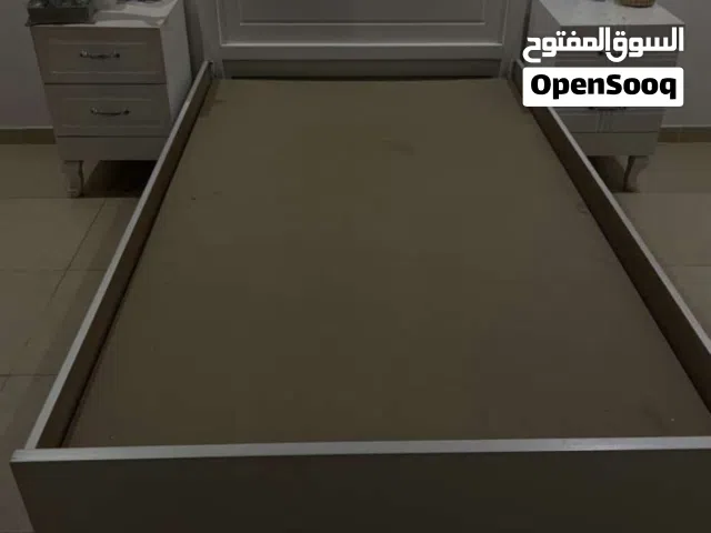 سرير ايكيا نفر و نص نظيف clean Ikea bed