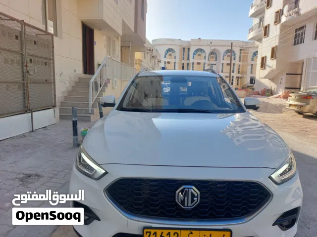 سيارة إس يو في ام جي ZS 2025 ذات لون أبيض، مرخصة، استعمال ممتاز، مواصفات خليجية  سعه المحرك 1498