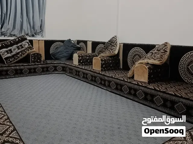 مجلس كامل  متكمل 14ونص جديد ارتفاع 20على 25 جديد مستخدم استخدم شخصي مطلوب 1200دولار قابل للتفاوض