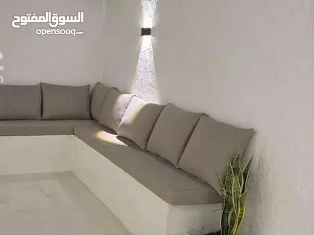شقة الإيجار السنوي في الرياض حي الياسمين  ثلاثة غرف نوم وحدة منها ماستر كارد وصالة ومطبخ راكب والتكي