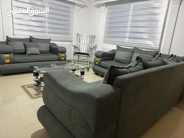 اثاث بحالة جيدة جدا للبيع