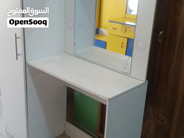 قطع مكتبه للبيع بسعر مغري جداً فقط 70 دينار ثلاث قطع