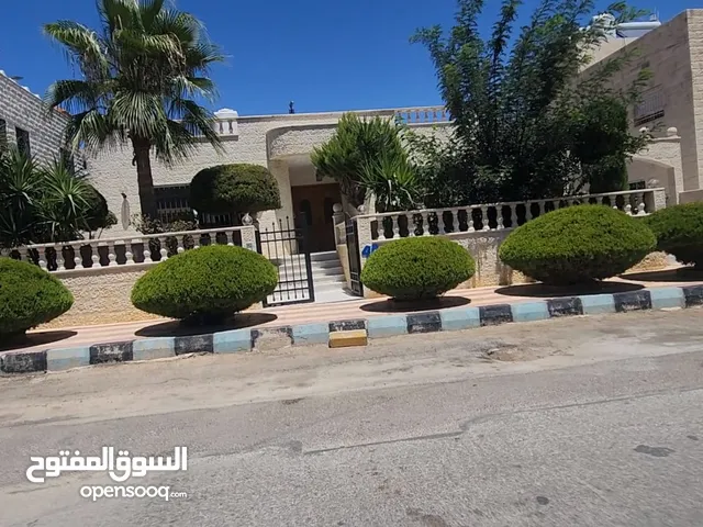 288 m2 4 Bedrooms Villa for Sale in Amman Airport Road - Manaseer Gs