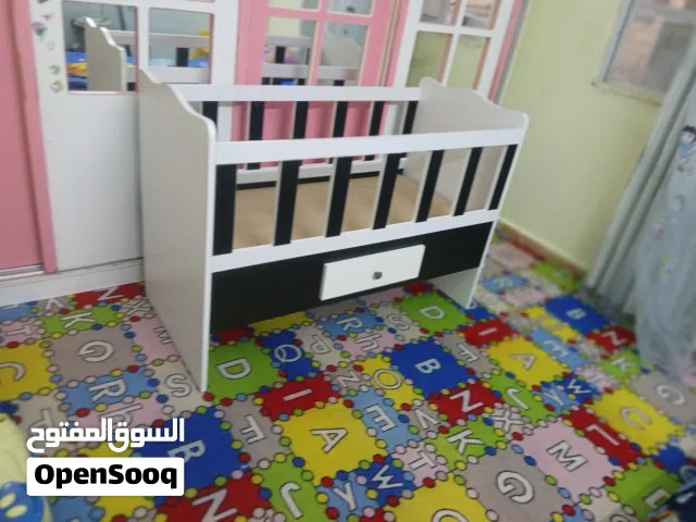 سرير بيبي تفصيل خشب لاتيه جديد التخت