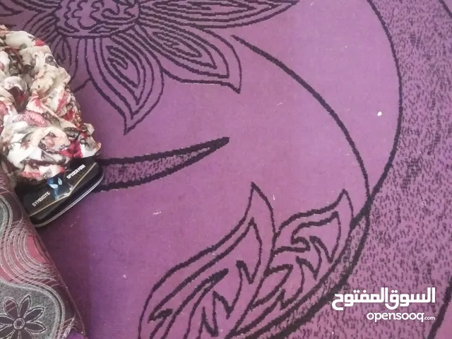 سجادتين أرجوانيتين