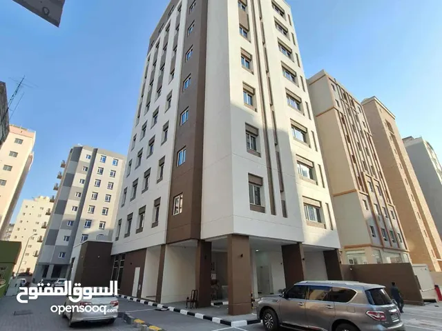 للإيجار بحولي عمارة جديدة قطعة 2 خلف متحف العثمان موقع مميز شقه 2 غرفه و2 حمام وصالة ومطبخ عوائل فقط