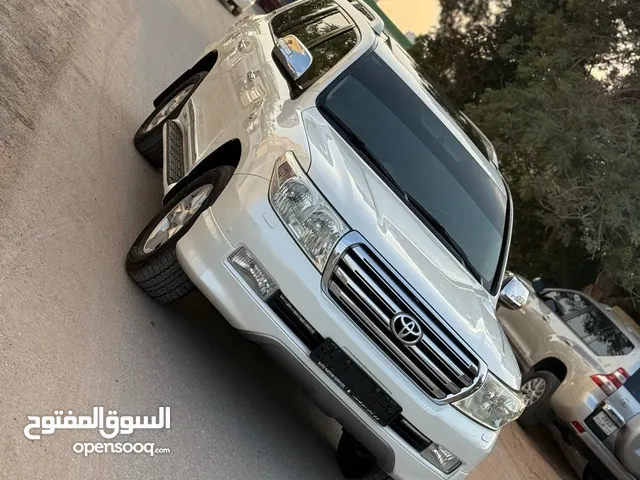 Land cruiser VXR V8 GCC 2011 Price 88,000 AED