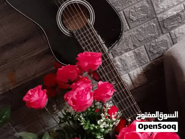 جيتار للبيع منضرجميل  او الى اي شخص هاوي التواصل دردشات فقط ......To anyone who loves playing music