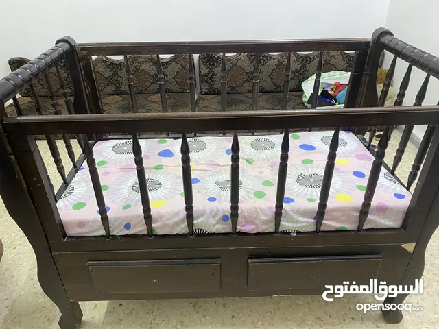 تخت بيبي كبير خشب زان للبيع
