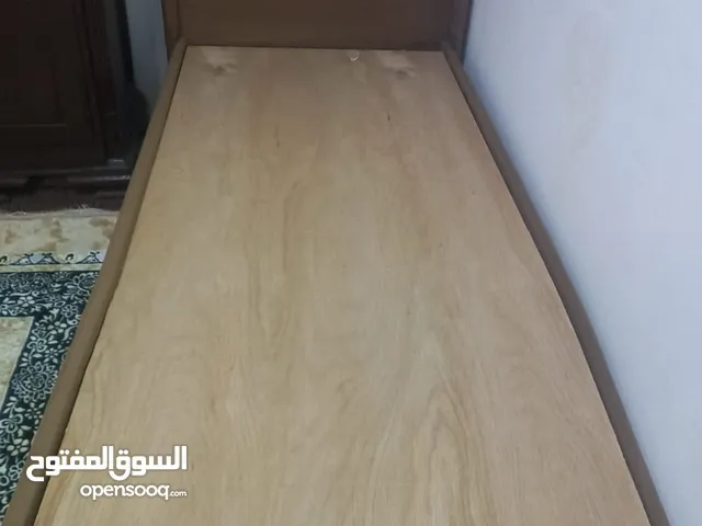 سرير مفرد نظام صندوق مع فرشة بحالة ممتازة